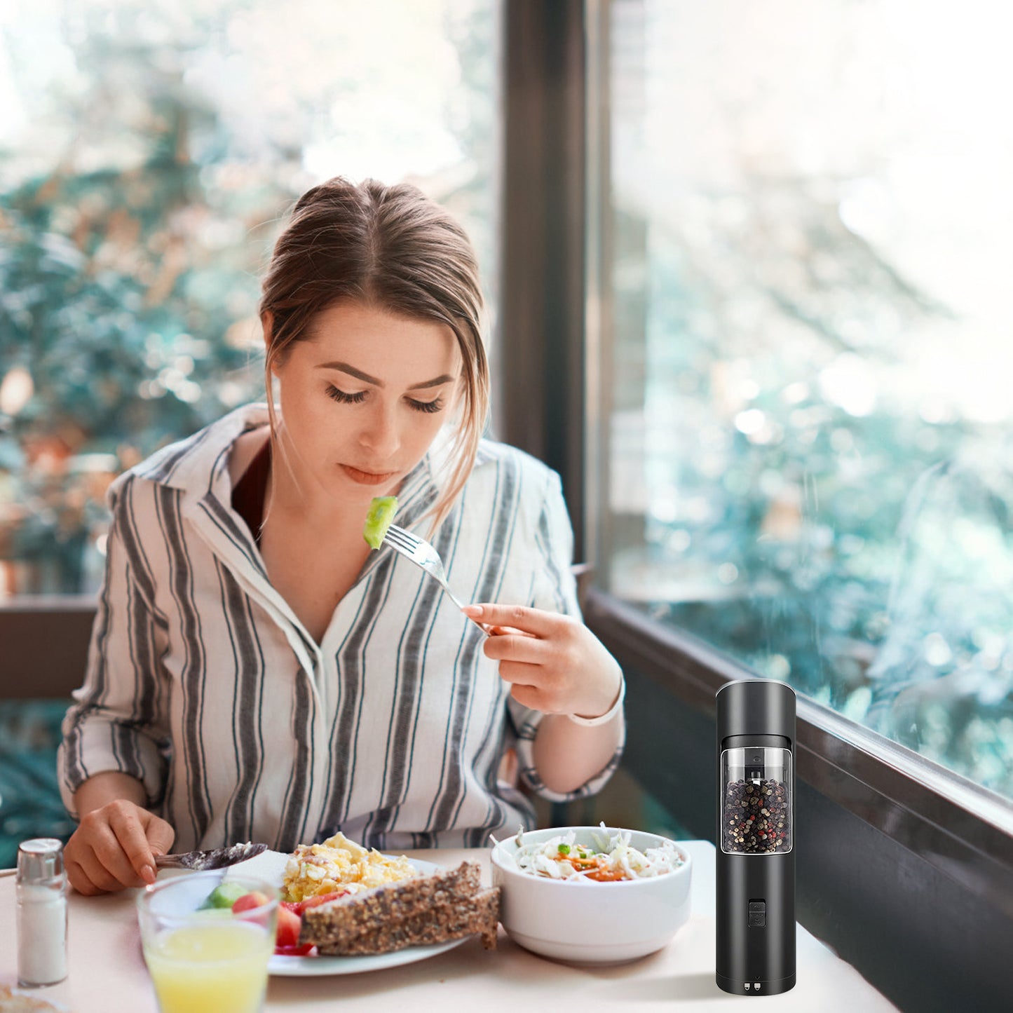 Automatic Gravity Salt & Pepper Grinder – Adjustable Coarseness with LED Light